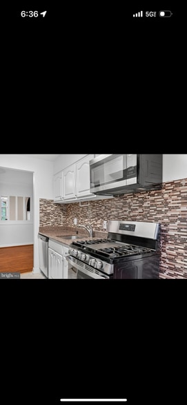 Building Photo - 3330 Woodburn Village Dr