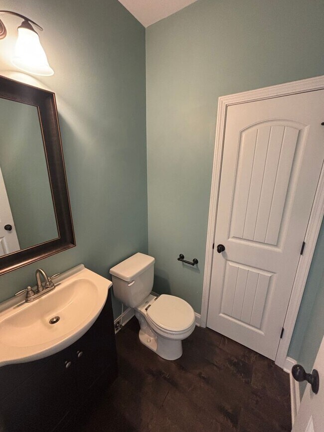 Building Photo - Luxury Home