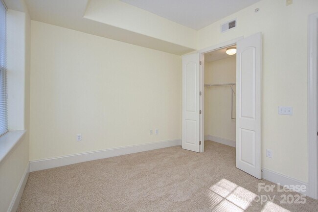 Building Photo - 4625 Piedmont Row Dr