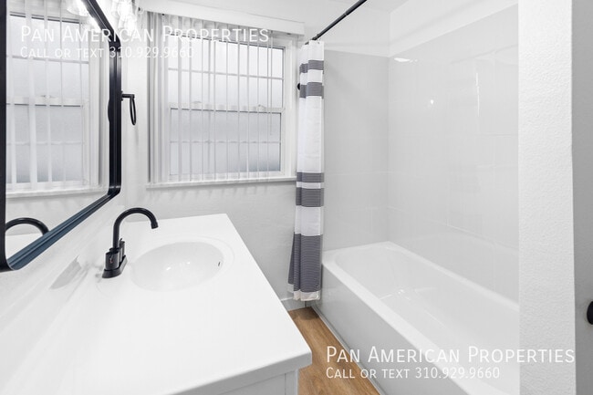 Building Photo - 9106 1/2 Palm St.-A6