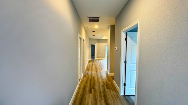 Building Photo - 702 Broadway Ave