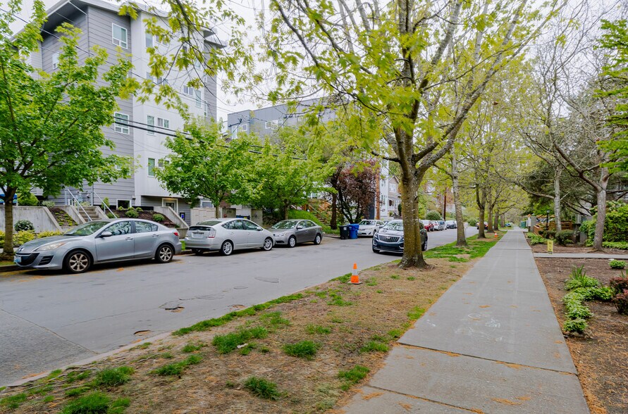 Building Photo - 4760 21st Ave NE