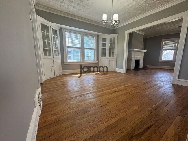 Building Photo - 2121 Carabel Ave