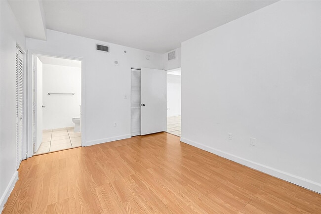 Building Photo - 1 Glen Royal Pkwy