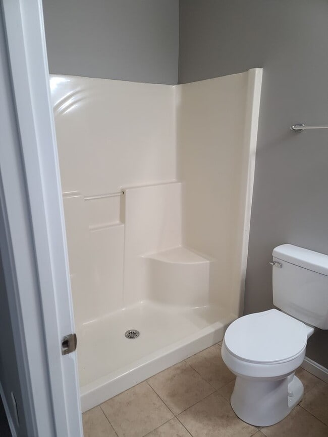 Building Photo - 3 bedroom,  2 1/2 bath town home in Waynesboro PA