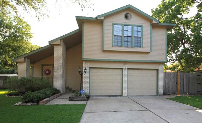 Primary Photo - 420 Old Course Dr