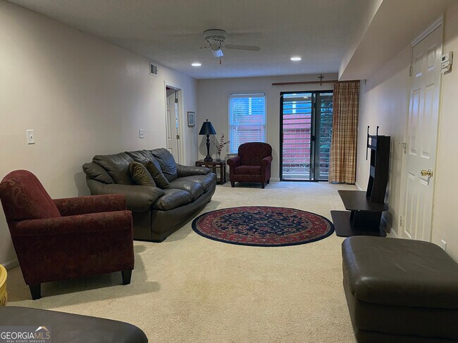 Building Photo - 3550 River Trace Dr