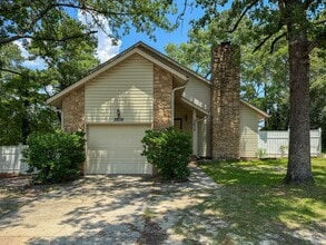 Building Photo - Cute 3 Bed 1.5 Bath Home Near Fort Bragg
