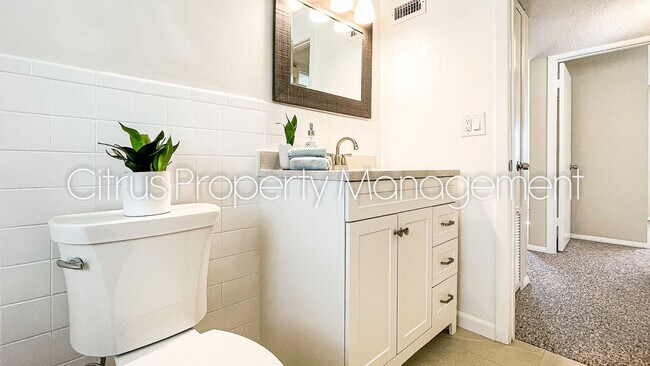 Building Photo - McLean Fairway 3036D