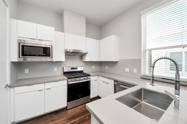 Building Photo - 608 Thornton Rd