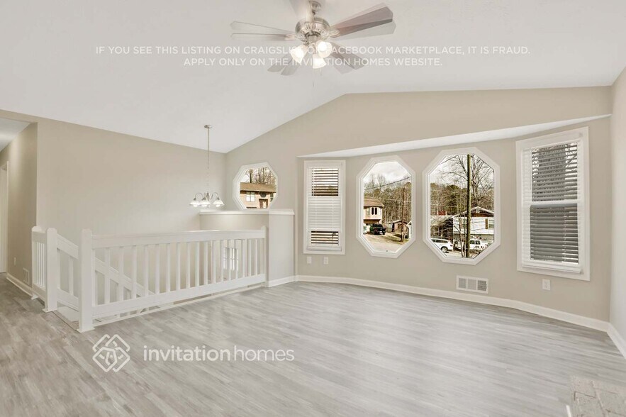 Building Photo - 725 Pepperwood Ln