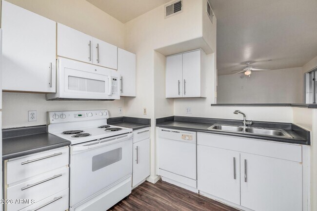 Building Photo - 3302 N 7th St