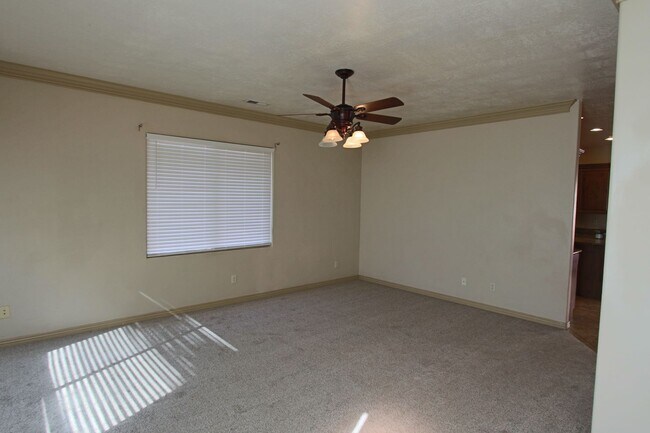 Building Photo - 2761 E 175 N
