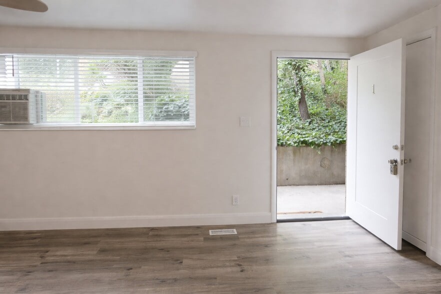 Building Photo - 475 Wall St