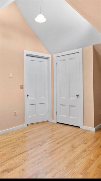 Building Photo - 118 Elm St