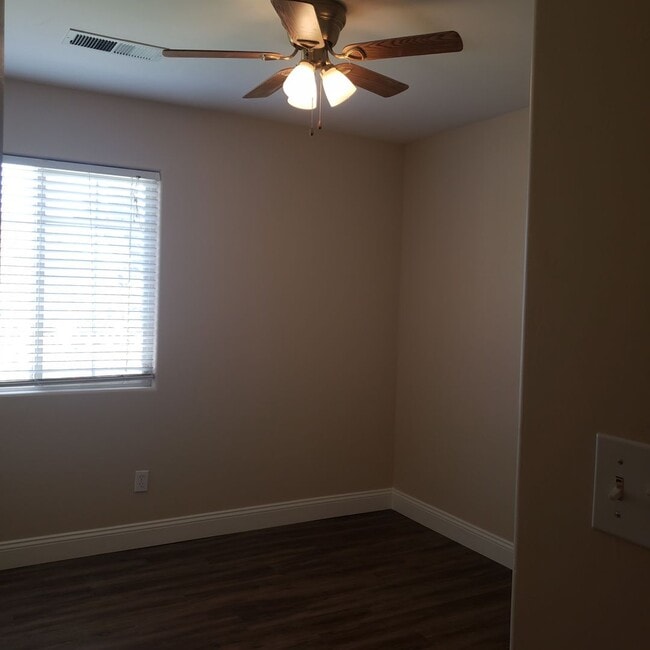 Building Photo - 11808 Cedar Bluff Ave