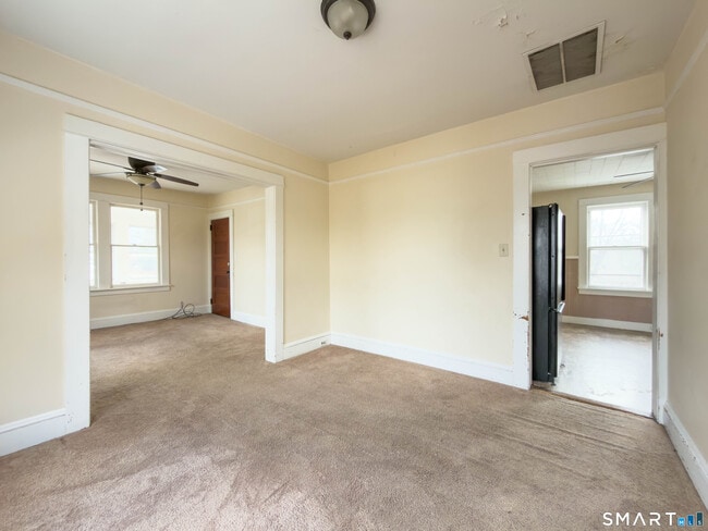 Building Photo - 72 Roosevelt Ave