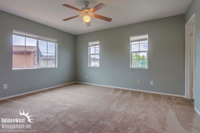 Building Photo - Stunning  5Bdm 3.5Ba  Home with Private Backyard in Prime Location of Oceanside!