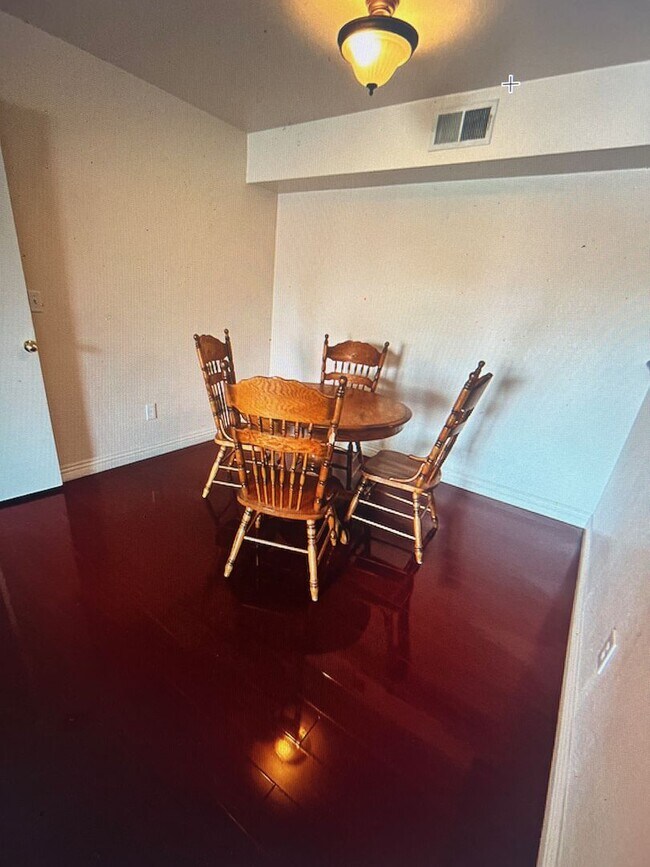 Building Photo - Cute One Bedroom, One Bath Condo