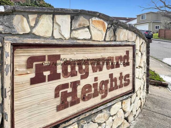 Building Photo - 4 Bedroom Home in Hayward Heights | Hayward Hills | Spacious Layout | Quiet Neighborhood