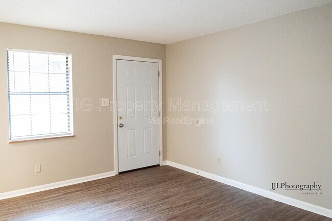 Building Photo - 129 Hillcrest Dr