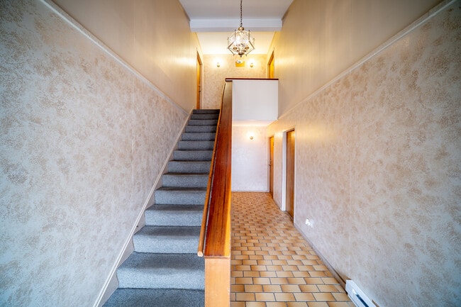 Building Photo - 7020 Barrington Ct