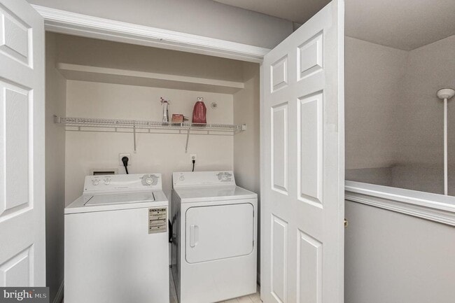 Building Photo - 1060 Gardenview Loop