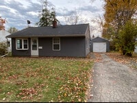 Building Photo - 371 Erskine Ave