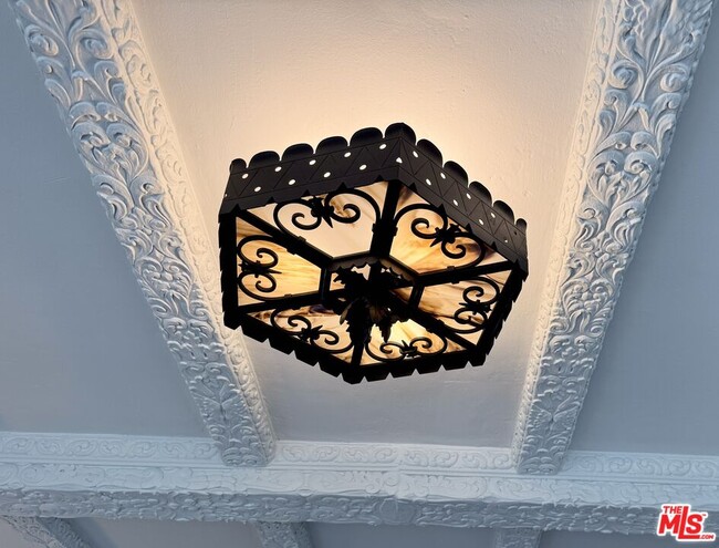 Building Photo - 1302 N Sweetzer Ave