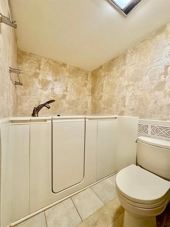 Building Photo - 5950 Pelican Bay Plaza S