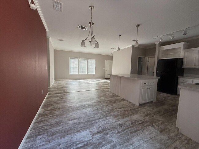 Building Photo - 640 Frank Griffin Ave