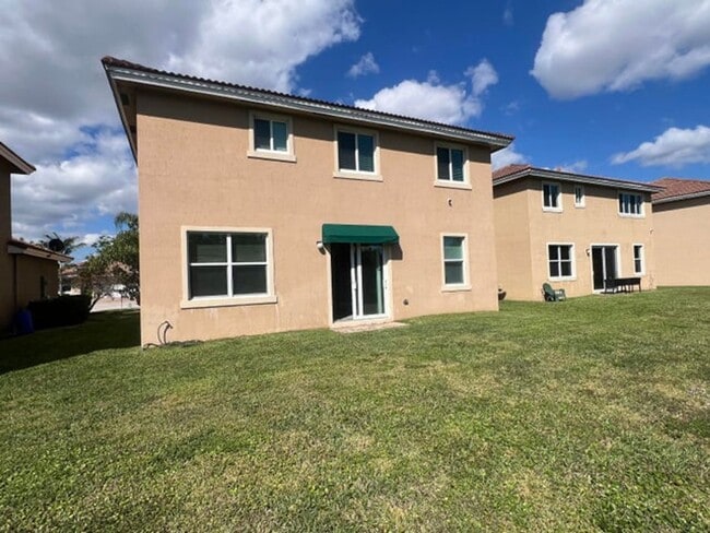 Building Photo - 810 Palm Tree Ln
