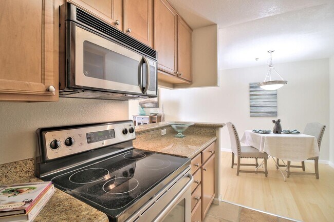 Building Photo - 880 E Fremont Ave