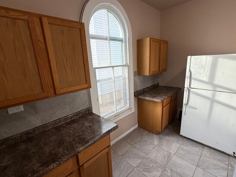 Building Photo - 215 E Bloomington St