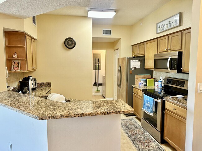Building Photo - 9901 Baywinds Blvd