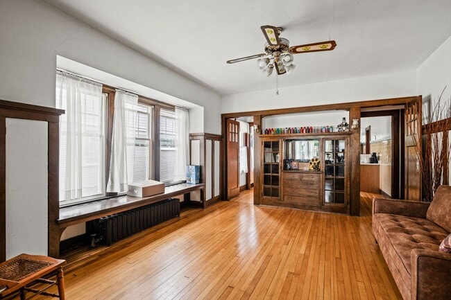 Building Photo - Murray Lower Flat