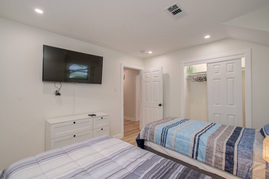 Building Photo - 1505 Durango Dr