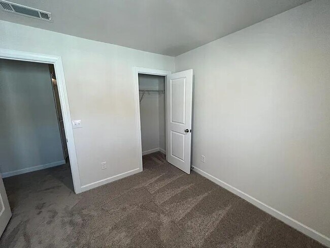 Building Photo - 2027 Tears Ln