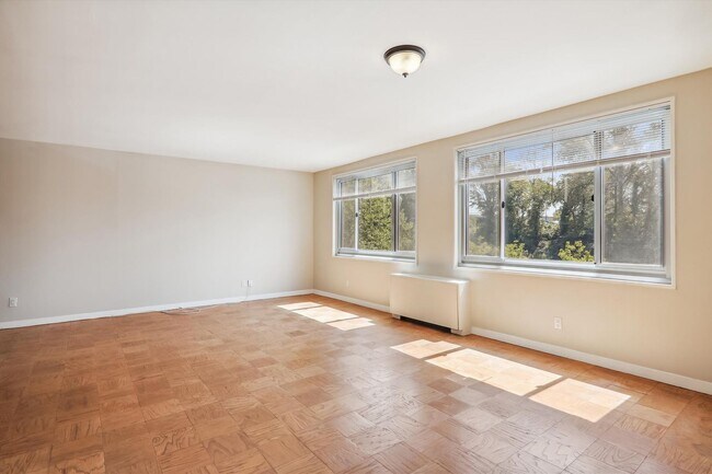 Building Photo - Spacious 1br/1bth Condo minutes from Downtown Silver Spring!