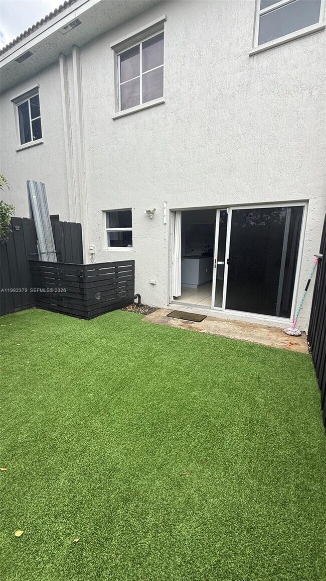 Building Photo - 3001 SE 17th Ave