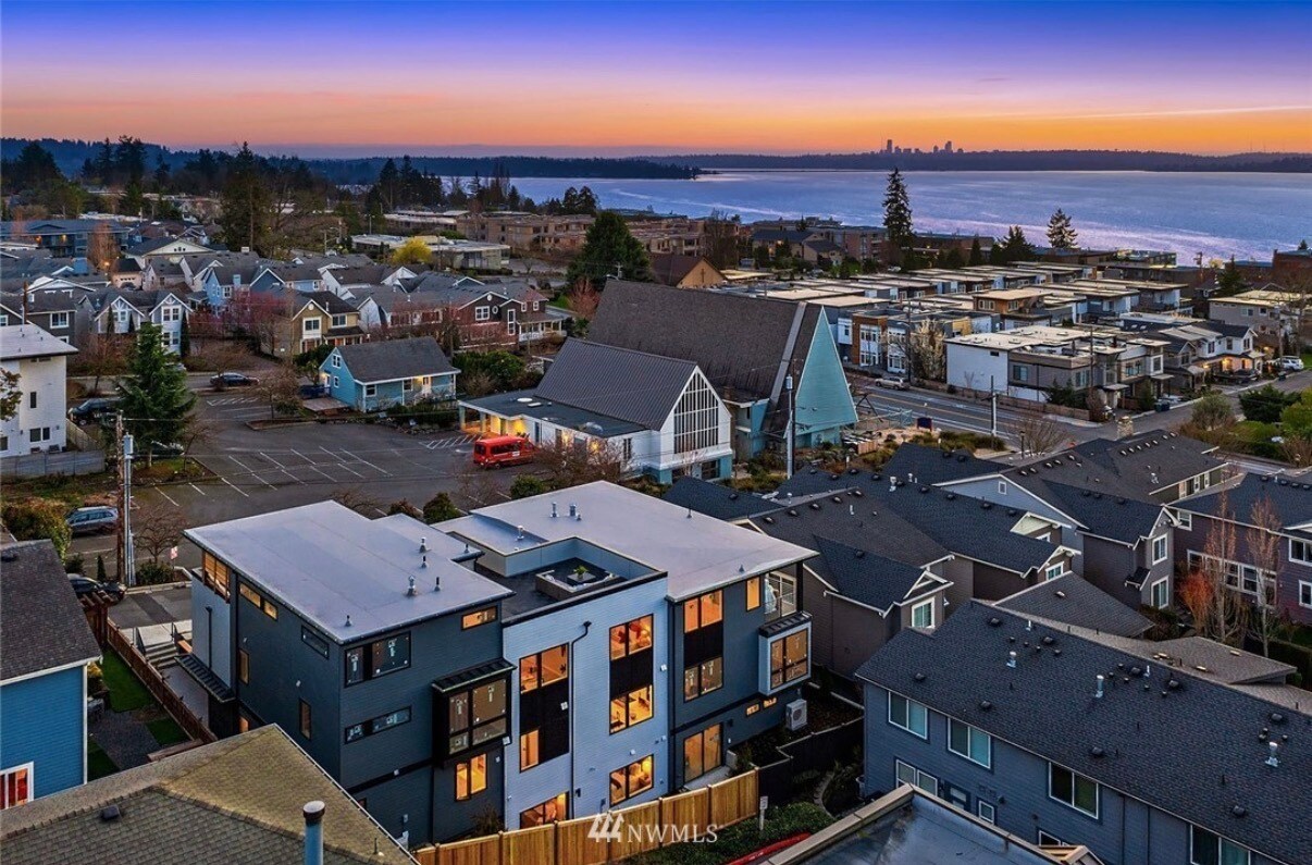 Building Photo - 330 3rd Ave S