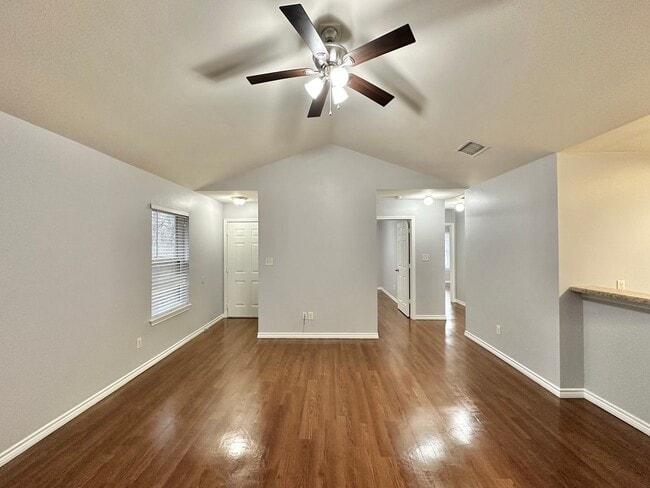 Building Photo - 3 Bedroom 2 Bath Duplex at Mansion Creek in Tyler! 1/2 off first full months rent
