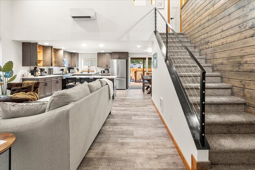 Building Photo - 308 Paradise Dr