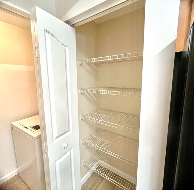 Building Photo - 9833 Baywinds Blvd