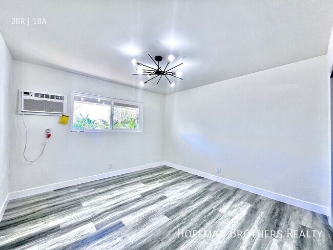 Building Photo - 530 W Arbor Vitae St