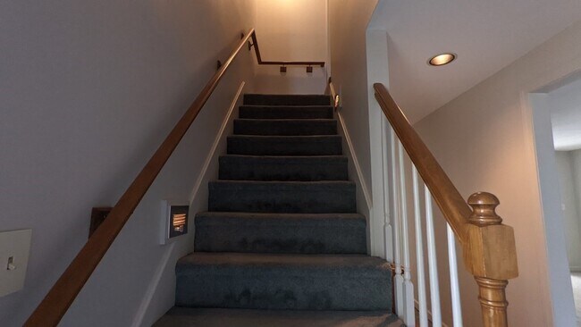 Building Photo - 6 Mansion Woods Dr