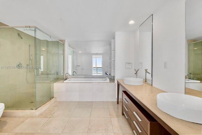 Building Photo - 465 Brickell Ave