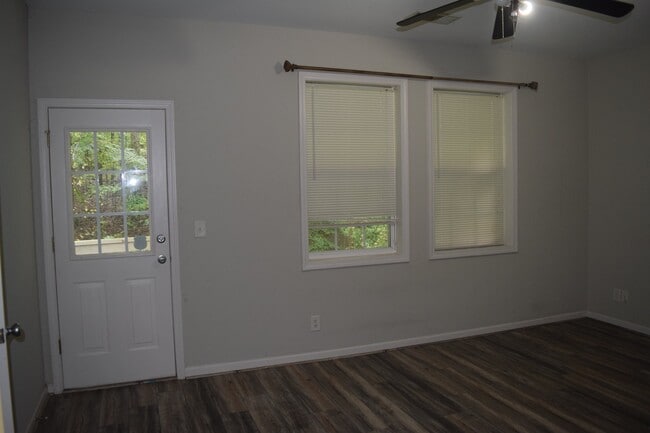 Building Photo - 3355 Deer Valley Dr