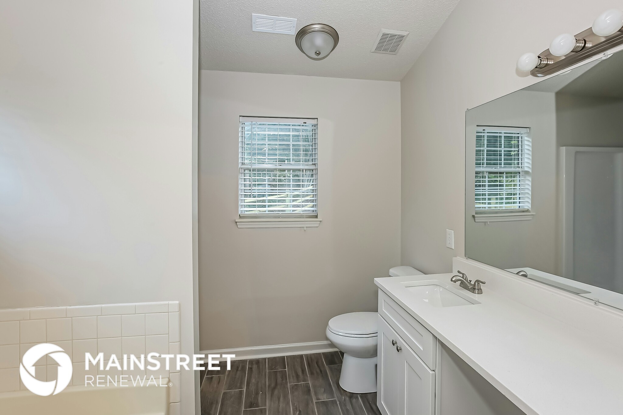 Building Photo - 3330 Crescent Knoll Dr