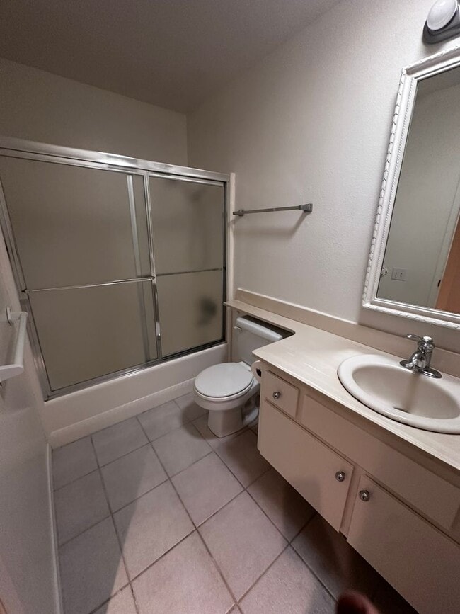 Building Photo - Beautiful 3 bed, 2 bath Townhome close to USD and Mission Valley!